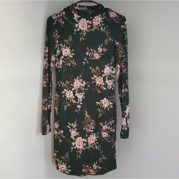 Forever 21 Dresses & Skirts - Forever 21 • Floral Dress